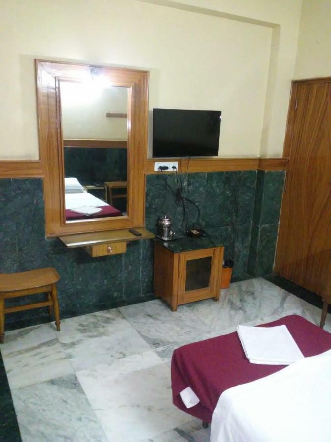 Sarmani Hotels Pvt. Ltd Csennai Kültér fotó