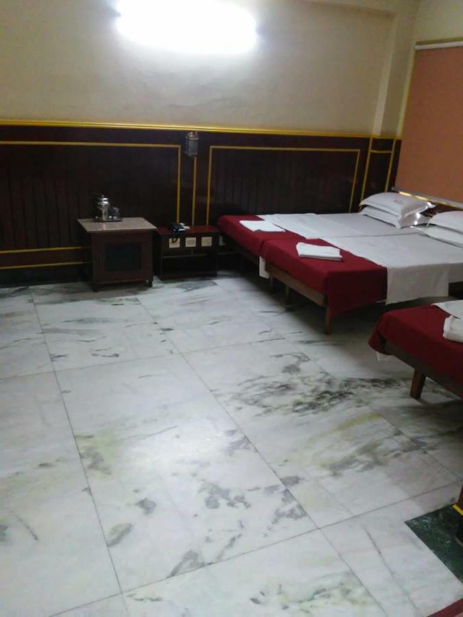 Sarmani Hotels Pvt. Ltd Csennai Kültér fotó