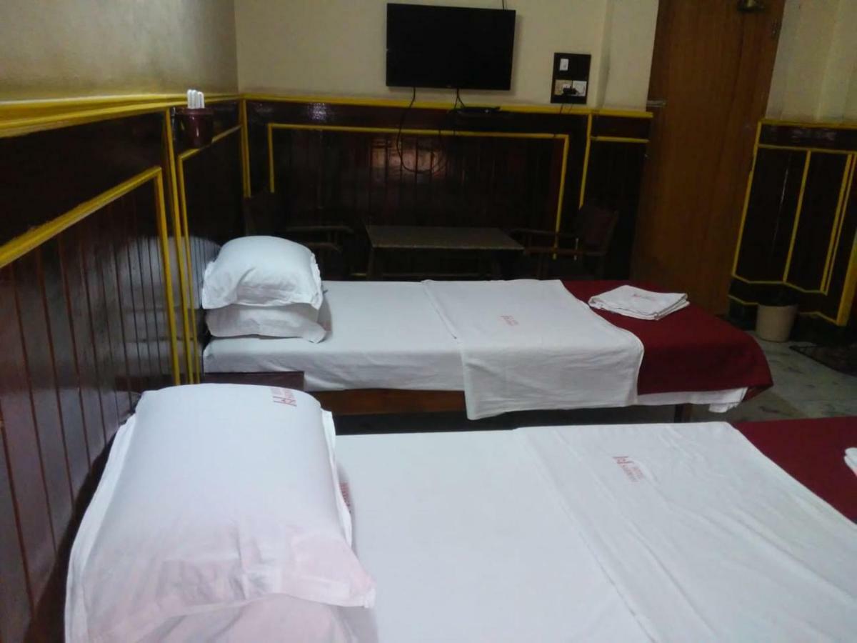 Sarmani Hotels Pvt. Ltd Csennai Kültér fotó