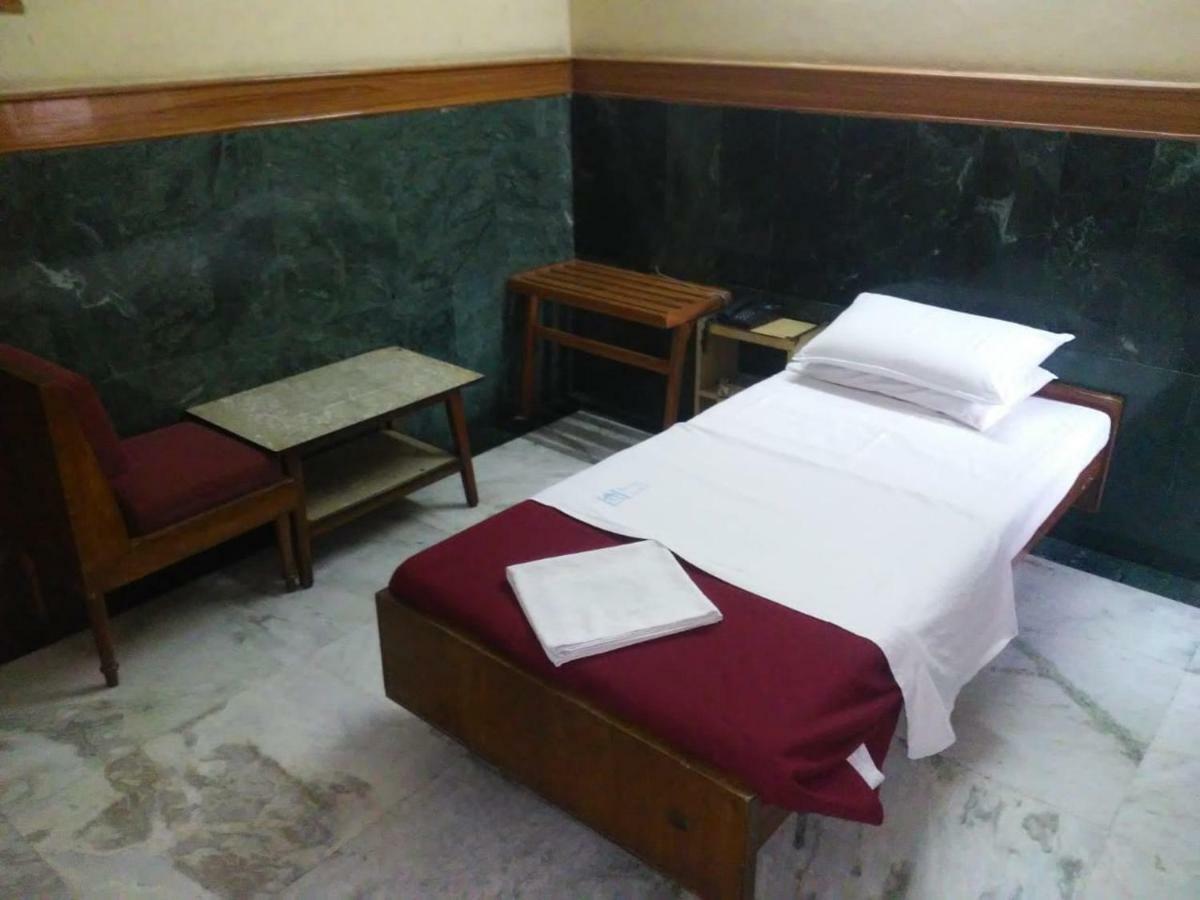 Sarmani Hotels Pvt. Ltd Csennai Kültér fotó